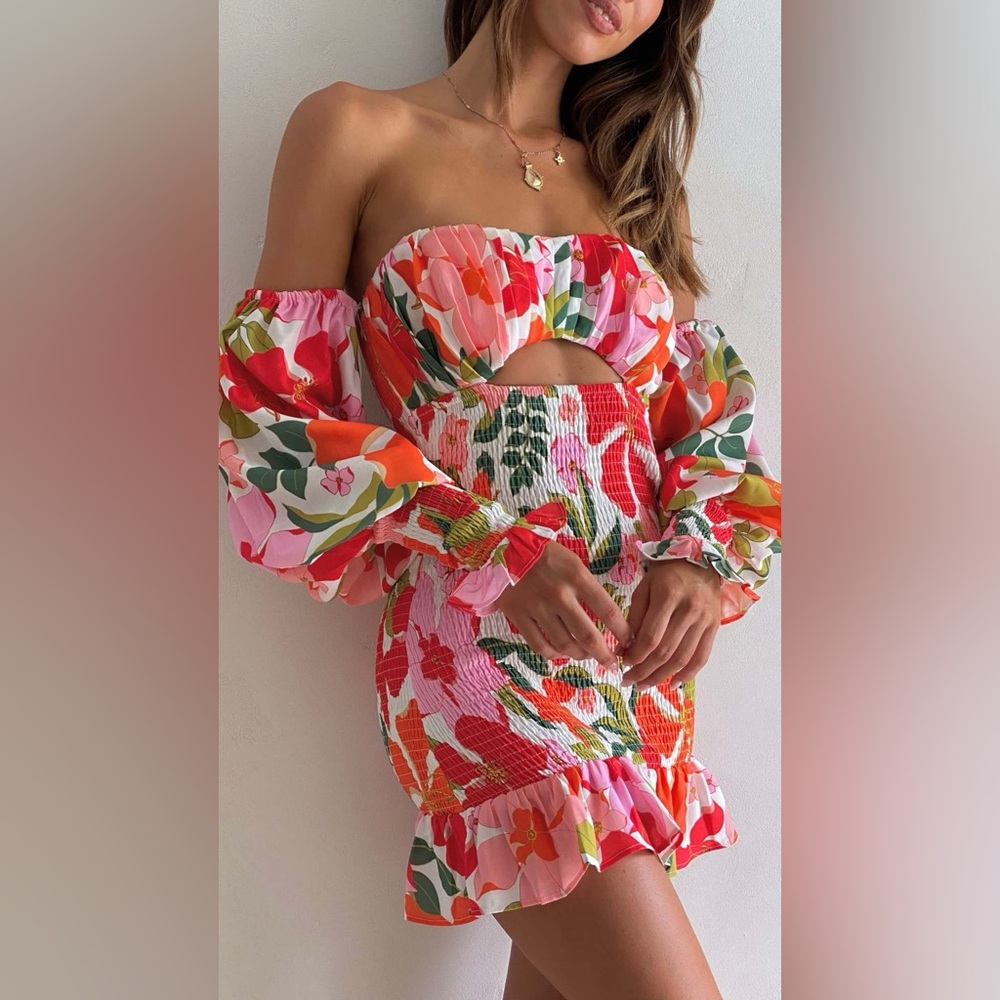 SEVEN WONDERS OFF SHOULDER SMOCKED FLORAL MINI DRESS